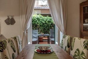 Dining - Florence Apartment with Patio in the City Center (Firenze)