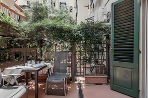 Outdoor dining - Florence Apartment with Patio in the City Center (Firenze)