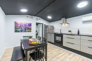 ميكروويف، فرن، موقد طهي مسطح، غسالة أطباق