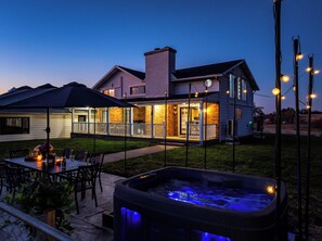 Outdoor dining - 8BR Family Oasis w/ Pool, Hot Tub, Firepit, and Playground! (Cayuga)