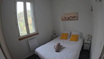 1 chambre, fer et planche à repasser, Wi-Fi, draps fournis