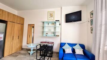Apartment | Living area | Flat-screen TV