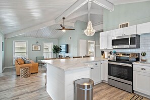 Fridge, microwave, oven, stovetop - Charming Canalfront Bungalow with Screened Patio (Galveston)