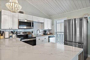 Fridge, microwave, oven, stovetop - Charming Canalfront Bungalow with Screened Patio (Galveston)