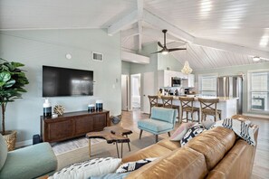 TV - Charming Canalfront Bungalow with Screened Patio (Galveston)