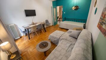 1 bedroom, iron/ironing board, internet, bed sheets