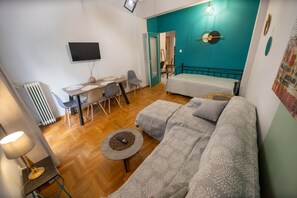 1 habitación, tabla de planchar con plancha, internet y ropa de cama 