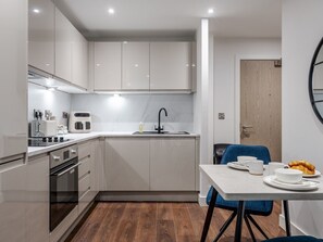 Fridge, oven, dishwasher, toaster - Modern 1BR Flat | 5-Min Walk to Everton Stadium - Pass the Keys (Liverpool)