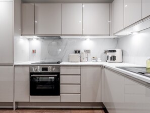 Kühlschrank, Ofen, Geschirrspüler, Toaster