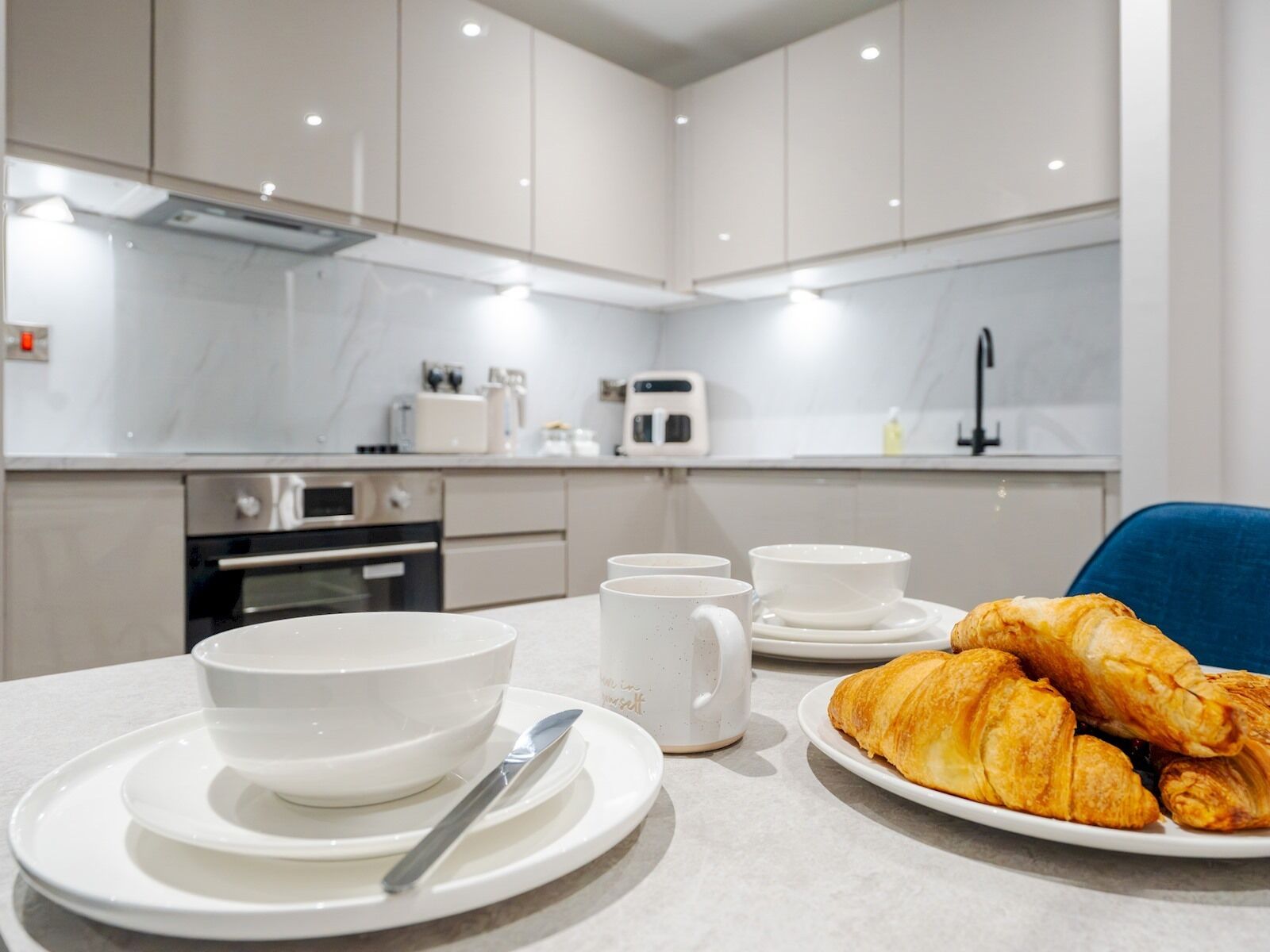 Fridge, oven, dishwasher, toaster