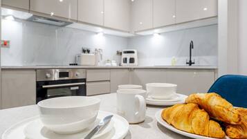 Fridge, oven, dishwasher, toaster