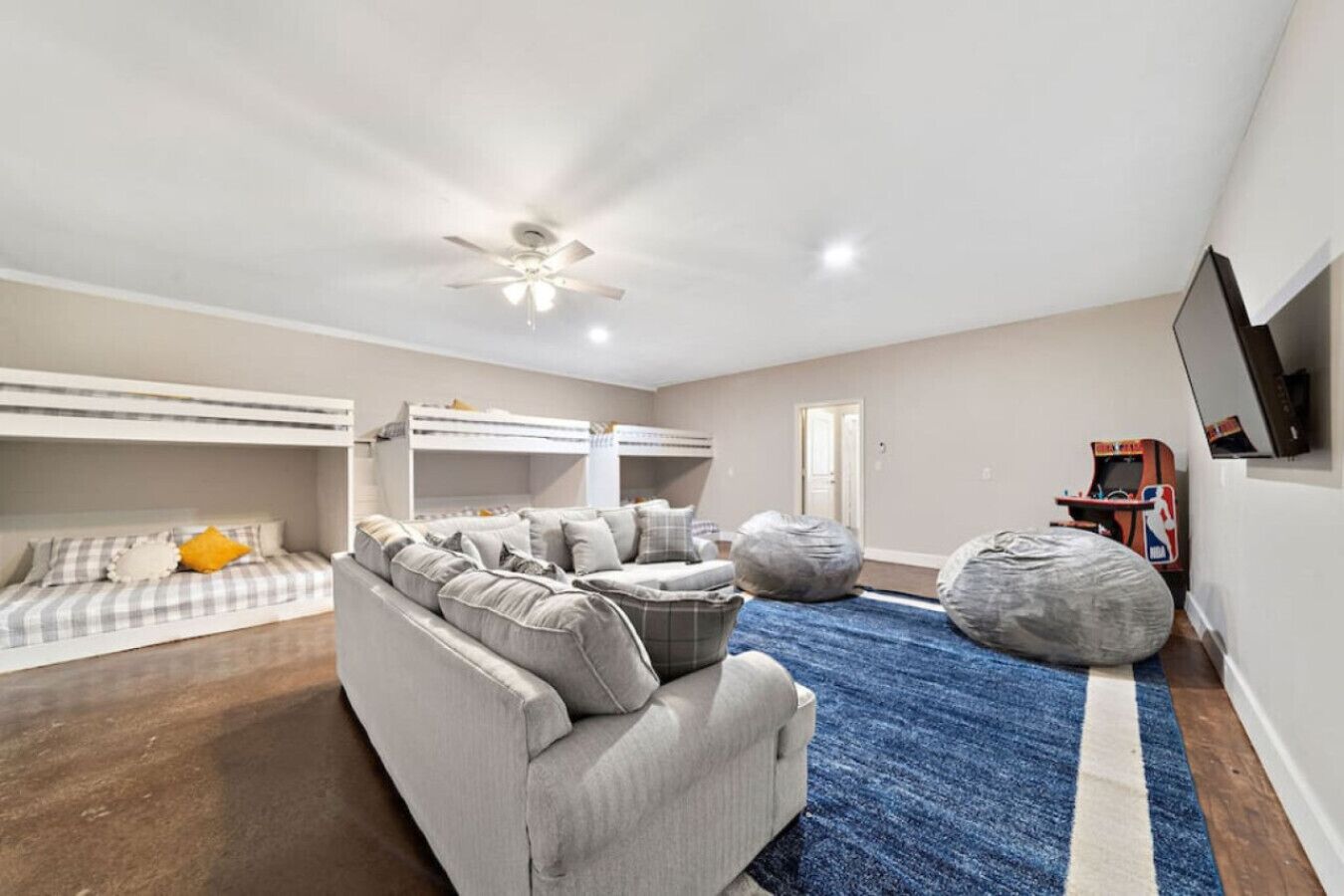 テレビ、テレビゲーム、書庫