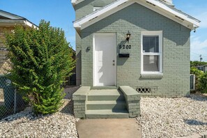 Exterior detail - Charming Home in Perfect Central Spot (Galveston)
