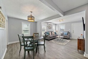 Interior - Charming Home in Perfect Central Spot (Galveston)