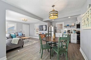 Interior - Charming Home in Perfect Central Spot (Galveston)