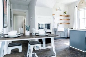 Dining - Historic Galveston Homes Near Everything (Galveston)
