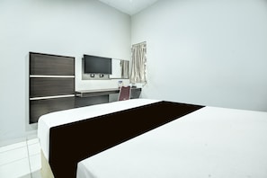 Quarto casal standard | Roupas de cama premium, escrivaninha, Wi-Fi de cortesia, roupa de cama