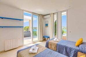 WiFi, bed sheets - Villa Ses Arcades II by Villa Plus (Cala d'Or)