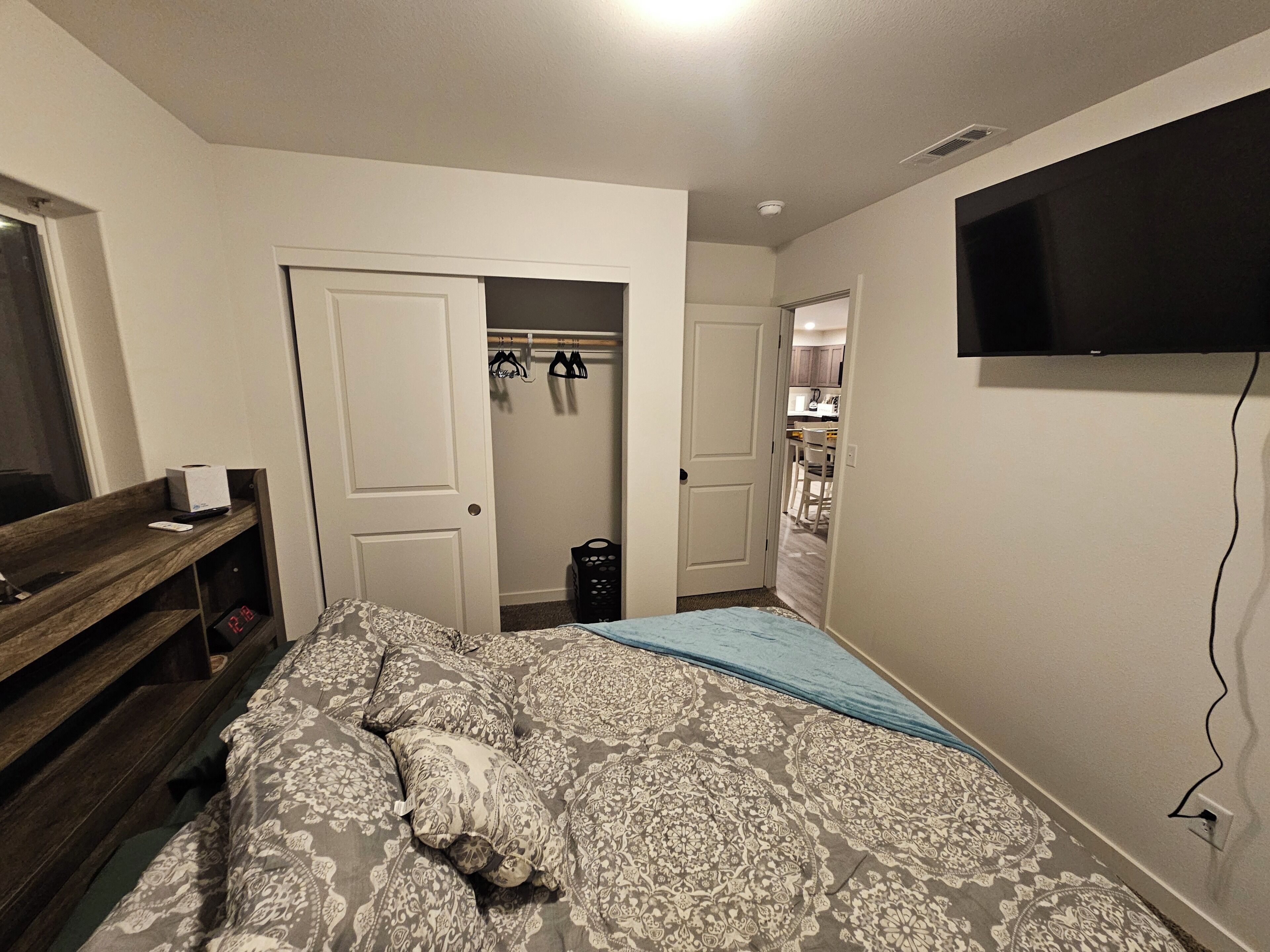 1 dormitorio, tabla de planchar con plancha, wifi y ropa de cama