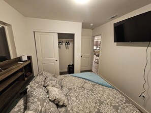 مكواة/لوح كي وواي فاي وملاءات أسرّة