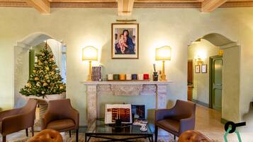 Coin salon dans le hall