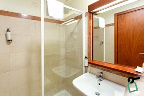 Double or Twin Room | Bathroom