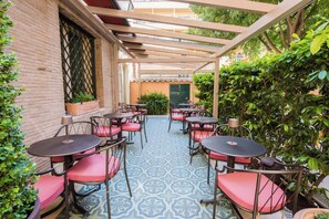 بار (في المنشاة)