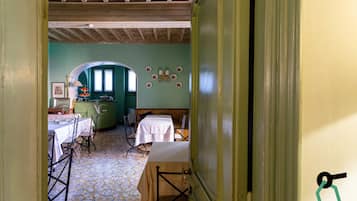 TĂ€gliches inbegriffenes FrĂŒhstĂŒcksbuffet