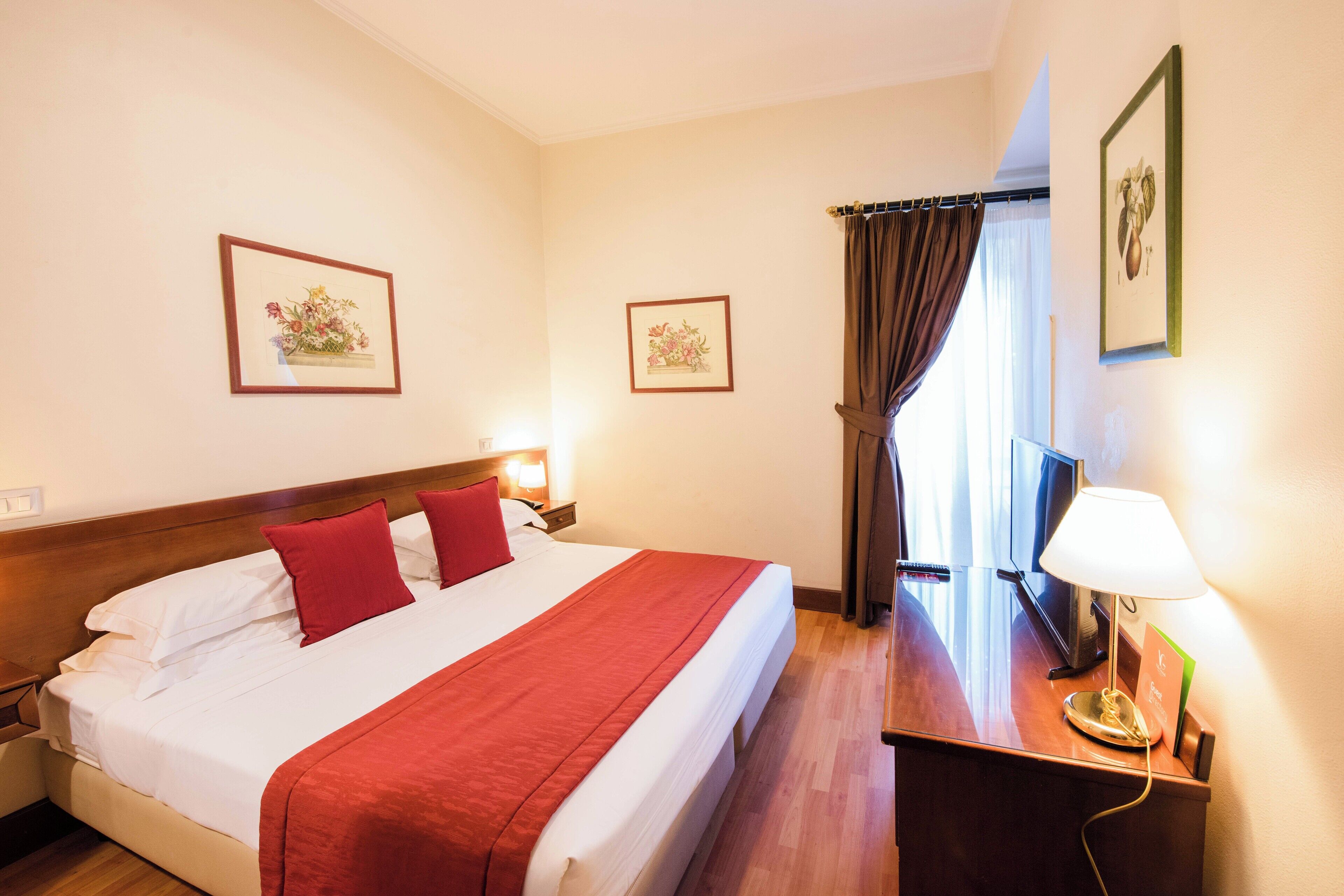 Habitació doble o amb dos llits individuals | Caixa forta a l'habitació i wifi gratuïta 