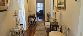 Delightful 4-Bedroom & 3 Bathroom House in Historic Marion, Sleeps 8