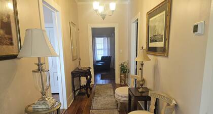 Delightful 4-Bedroom & 3 Bathroom House in Historic Marion, Sleeps 8