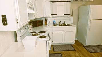 Microonde, forno, piano cottura, lavastoviglie