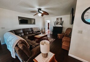 TV, fireplace - Your Small Town Getaway-Alex Lane Fairytale Stay (Murphysboro)