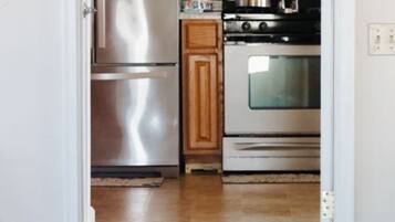 Mikrovågsugn, ugn, spishäll och diskmaskin