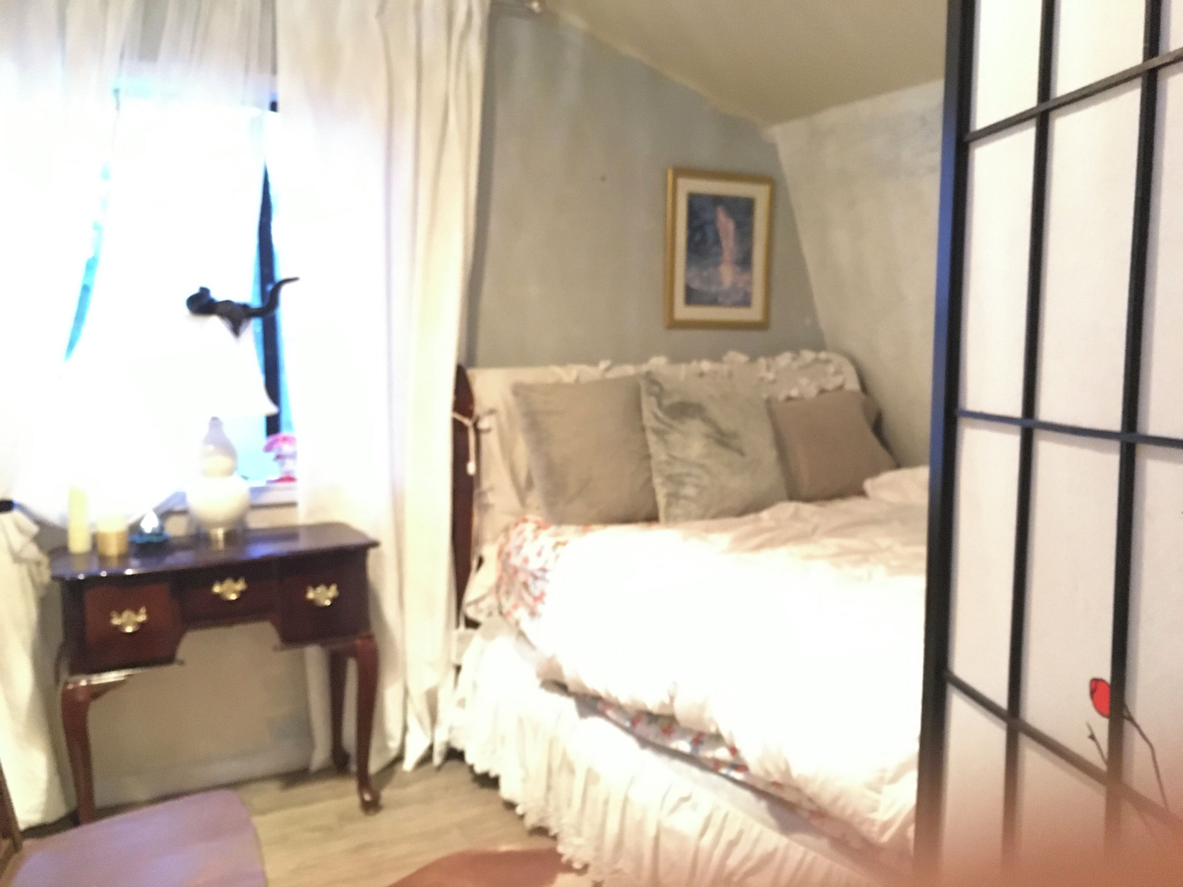 1 habitación, tabla de planchar con plancha y ropa de cama 