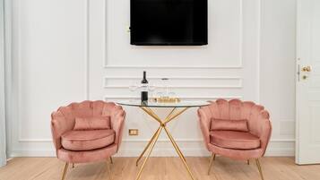 Deluxe Double Room, City View | Television