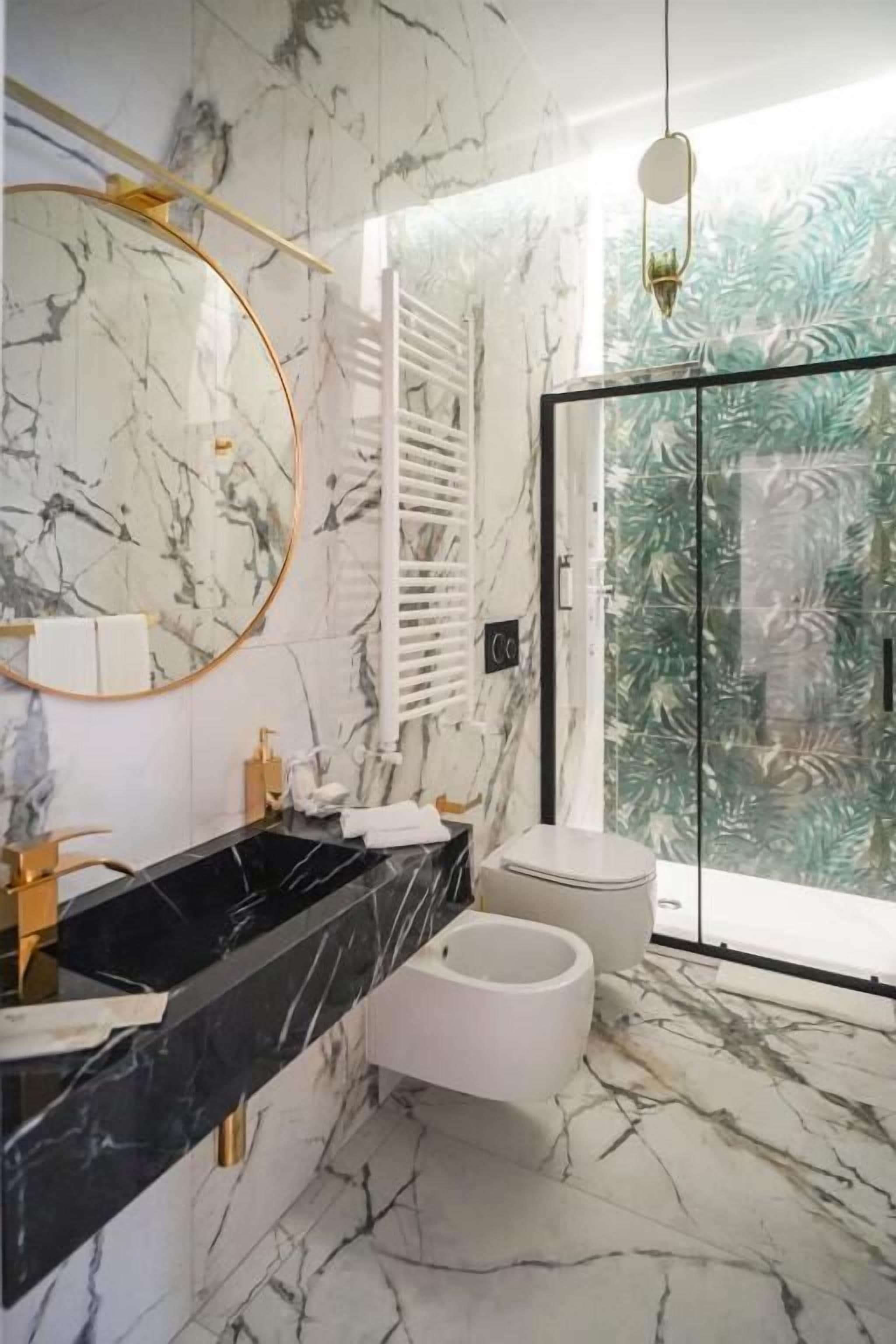 Design Double Room, 1 King Bed, Private Bathroom | Bathroom shower