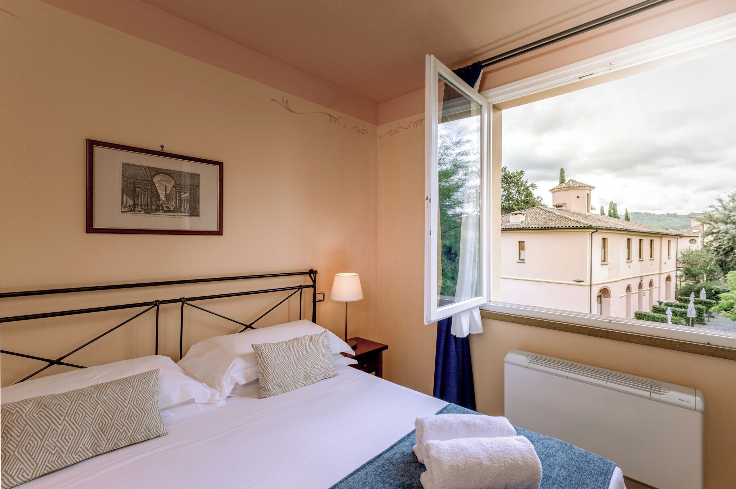 Deluxe-Doppel- oder -Zweibettzimmer, Balkon | Zimmersafe, kostenloses WLAN