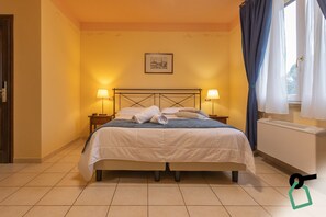 In-room safe, free WiFi - Hotiday Toscana Riparbella (Riparbella)