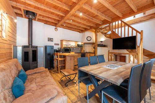 Central Luz-Saint-Sauveur Cottage with Mountain View and Wi-Fi