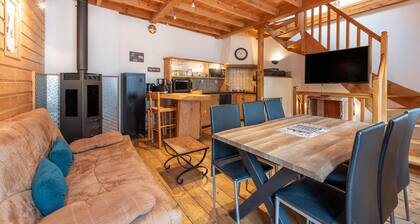 Central Luz-Saint-Sauveur Cottage with Mountain View and Wi-Fi