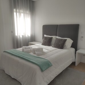 Iron/ironing board, WiFi, bed sheets - 3 bedroom apartment with the best view over Ponte de Lima. (Ponte de Lima)