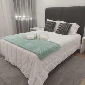 Iron/ironing board, WiFi, bed sheets - 3 bedroom apartment with the best view over Ponte de Lima. (Ponte de Lima)