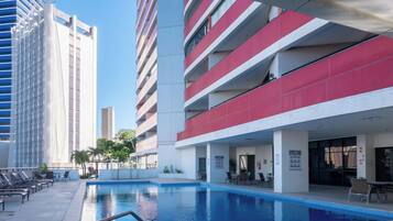 Piscina interna, piscina externa