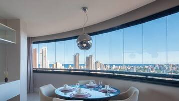 Basic Apartment | Dining