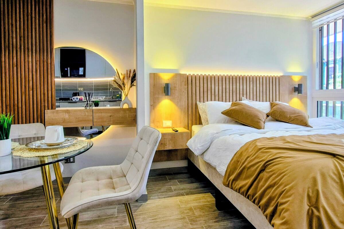 Luxury Room | Desk, free WiFi