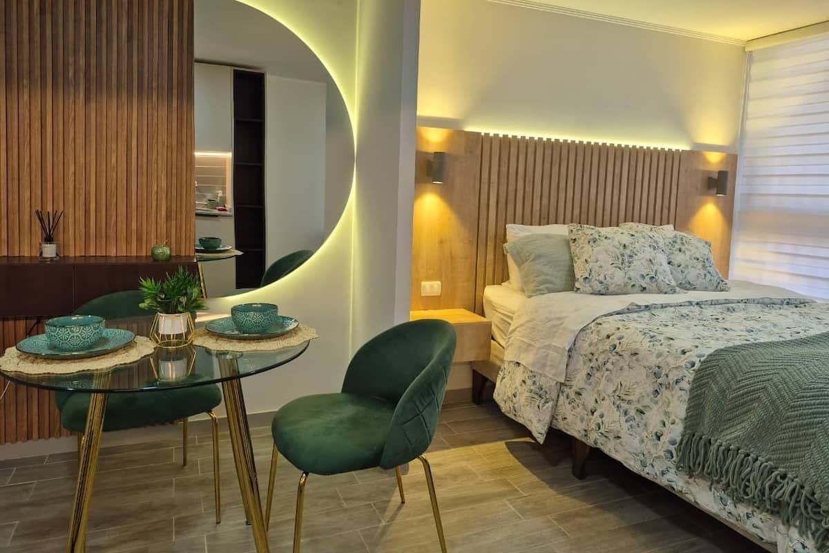 Luxury Room | Desk, free WiFi