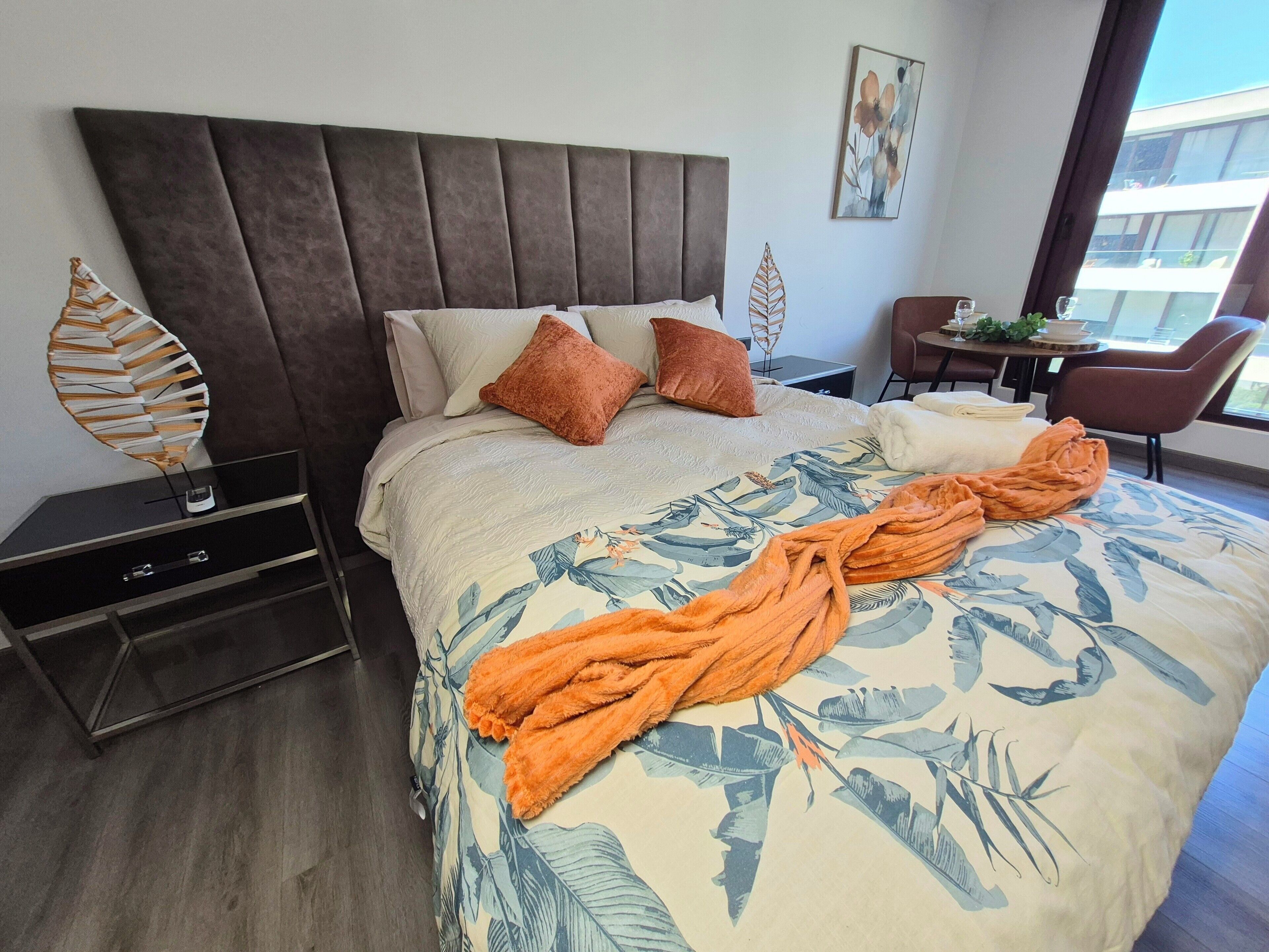 جناح إستديو فاخر | مكتب وواي فاي مجانًا