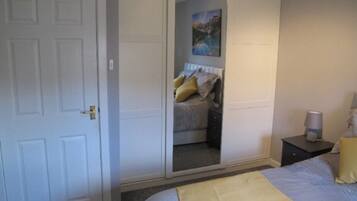 Bügeleisen/Bügelbrett, WLAN, Bettwäsche