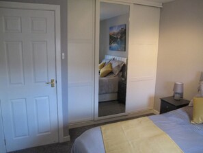 Iron/ironing board, WiFi, bed sheets - Benview Apartment in Fort William (Fort William)